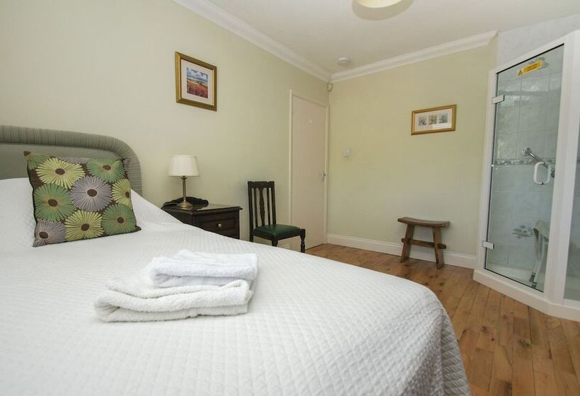 Dean Court Bungalow Parking By Brighton Holiday Lets