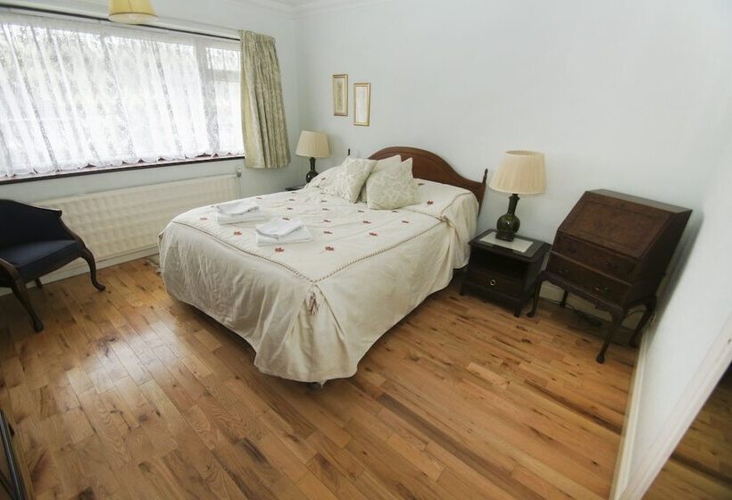 Dean Court Bungalow Parking By Brighton Holiday Lets