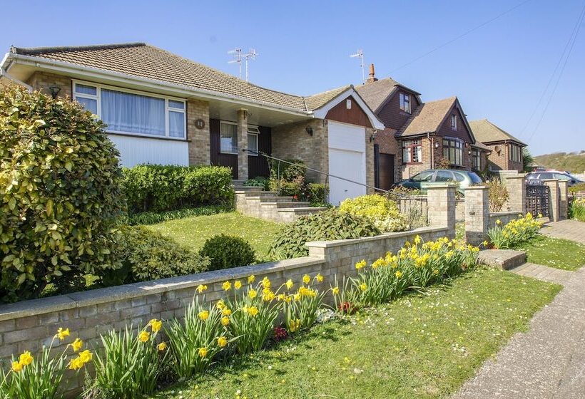 Dean Court Bungalow Parking By Brighton Holiday Lets