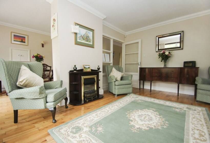 Dean Court Bungalow Parking By Brighton Holiday Lets