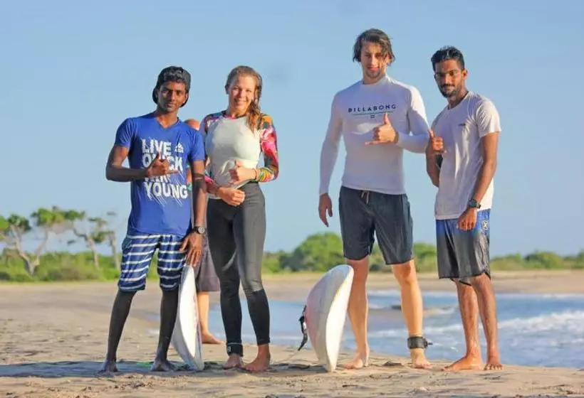 هتل Abia Surf Camp