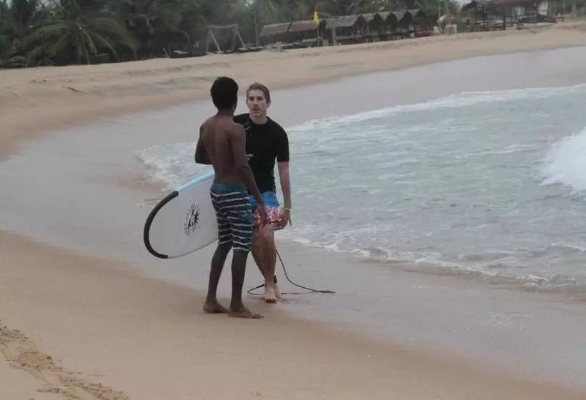 هتل Abia Surf Camp