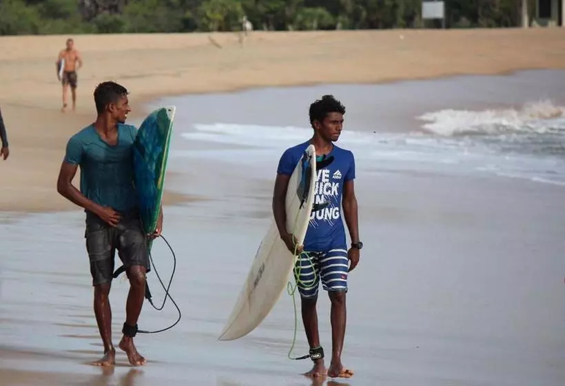 هتل Abia Surf Camp