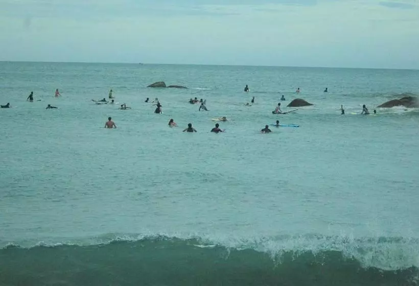 هتل Abia Surf Camp