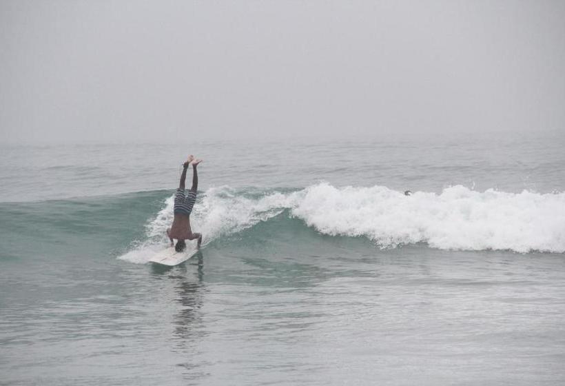 فندق Abia Surf Camp