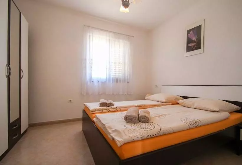 پانسیون Lucijana Room