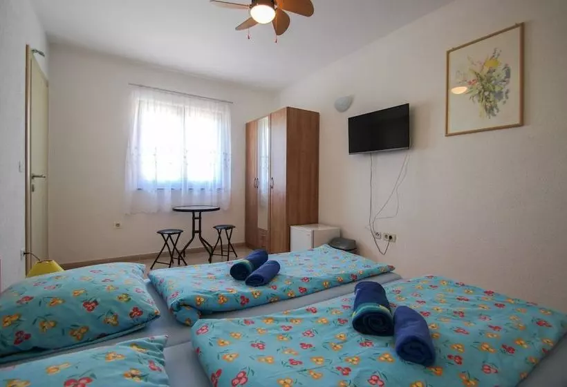 پانسیون Lucijana Room