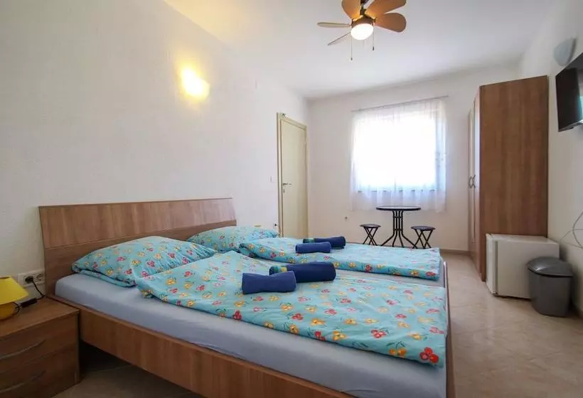 پانسیون Lucijana Room