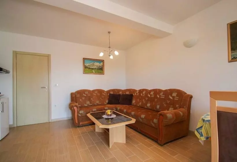 پانسیون Lucijana Room