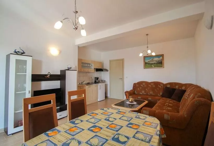 پانسیون Lucijana Room