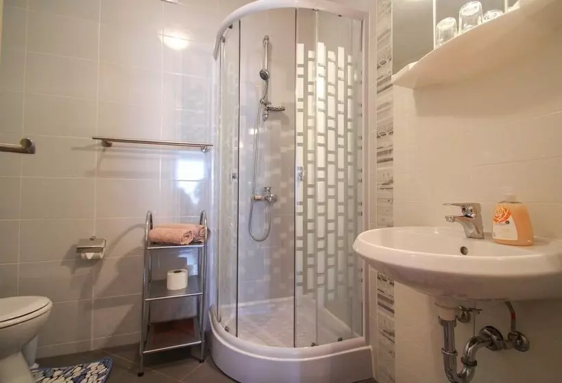 پانسیون Lucijana Room