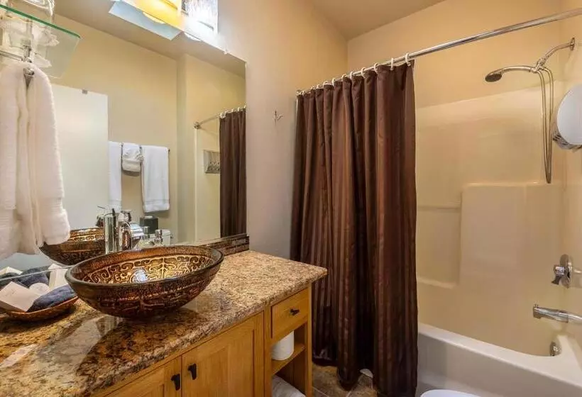 Tyee Lodge Bed And Breakfast