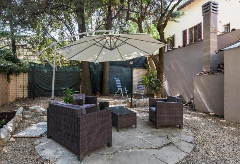 تختخواب و صبحانه La Petite Maison