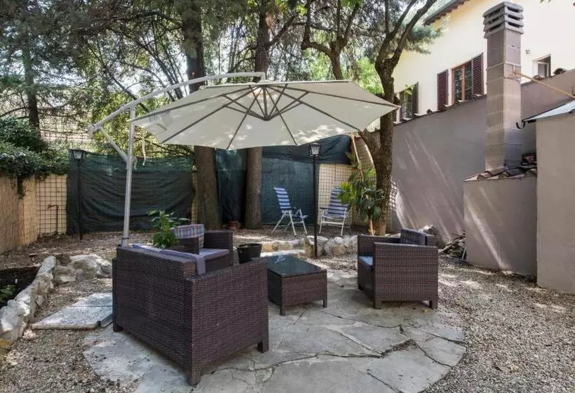 تختخواب و صبحانه La Petite Maison