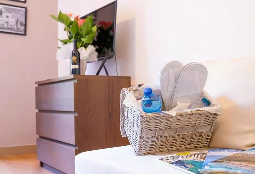 تختخواب و صبحانه La Petite Maison