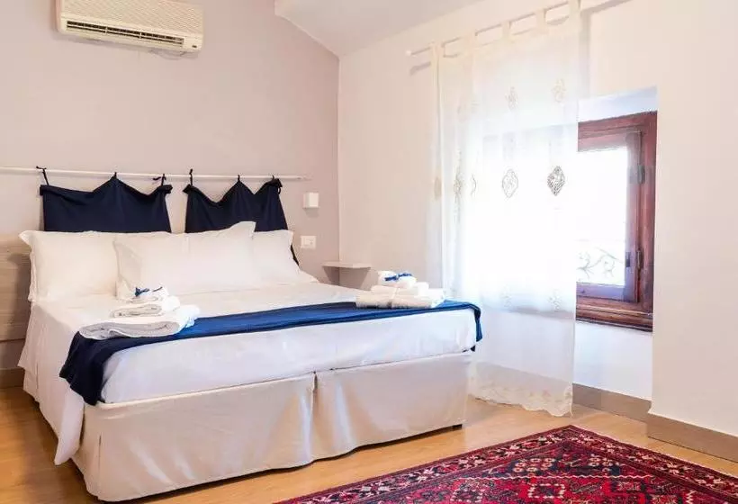 تختخواب و صبحانه La Petite Maison