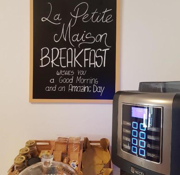 تختخواب و صبحانه La Petite Maison