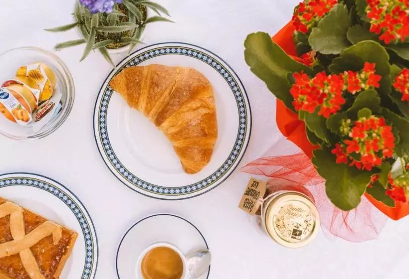 تختخواب و صبحانه La Petite Maison