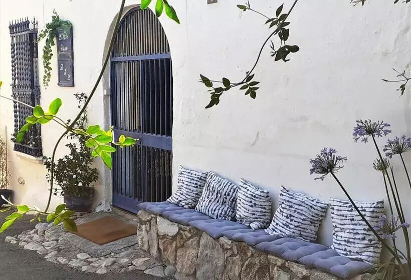 تختخواب و صبحانه Little Vine