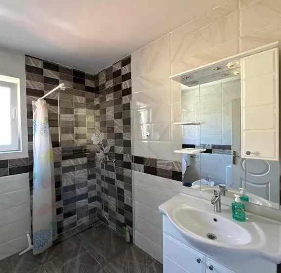 پانسیون Apartman Ejna