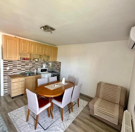 پانسیون Apartman Ejna