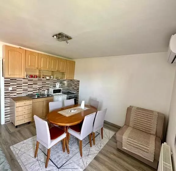 پانسیون Apartman Ejna