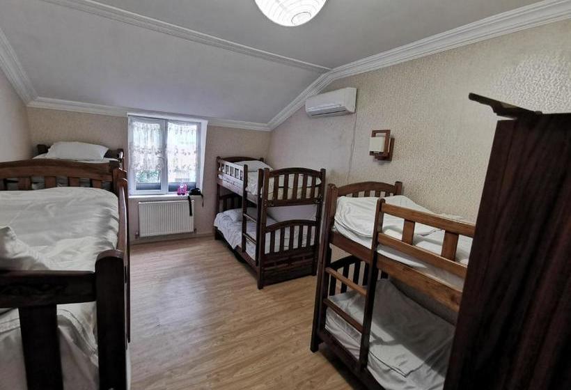 هاستل Rose House