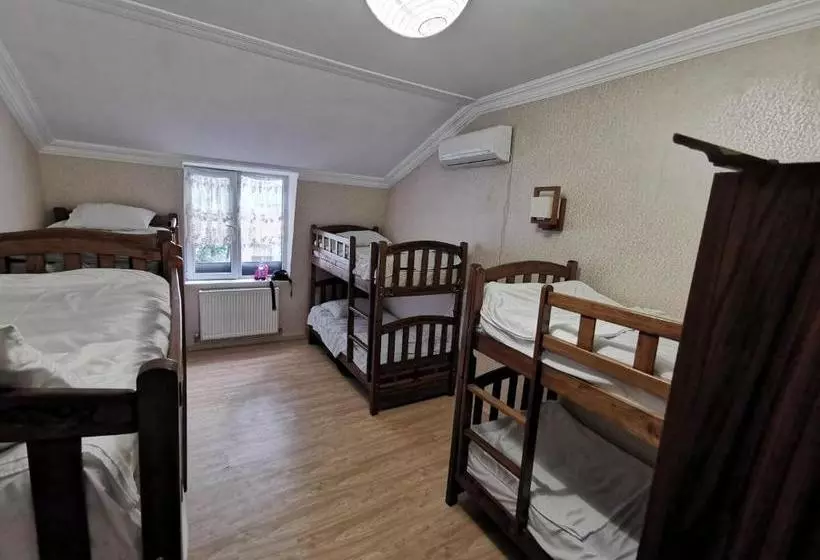 هاستل Rose House