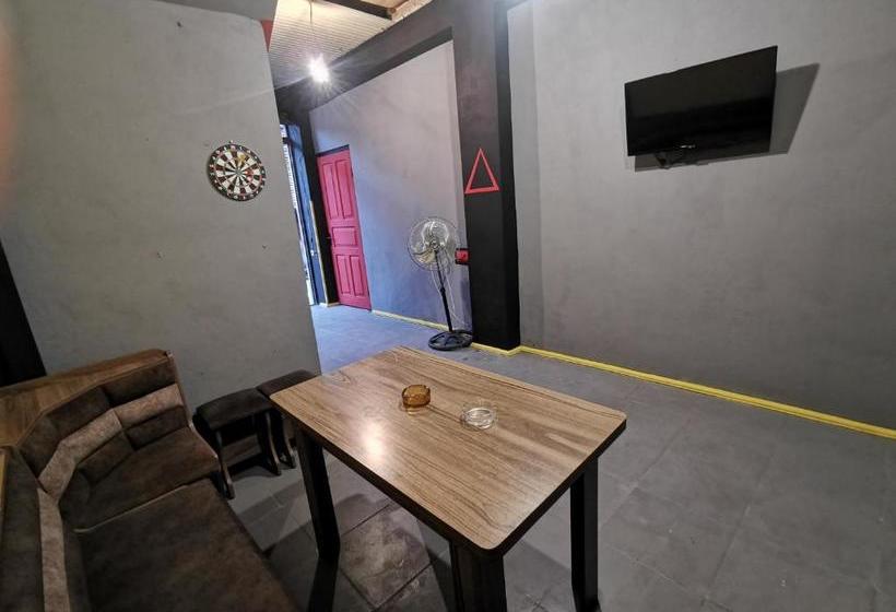 هاستل Rose House