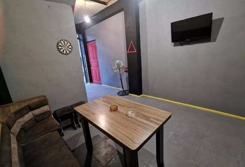 هاستل Rose House