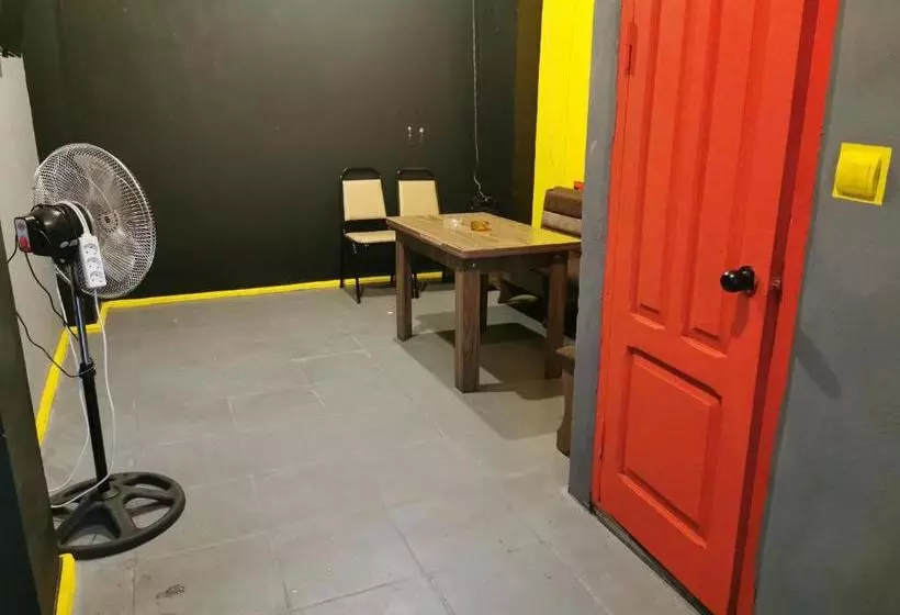 هاستل Rose House