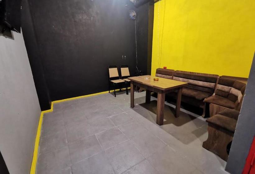 هاستل Rose House