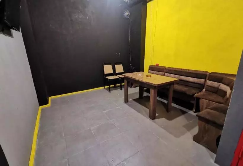 هاستل Rose House