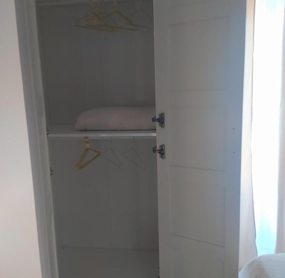 تختخواب و صبحانه Linda S Guest House