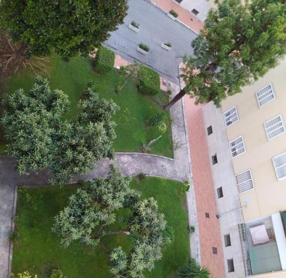 تختخواب و صبحانه Linda S Guest House