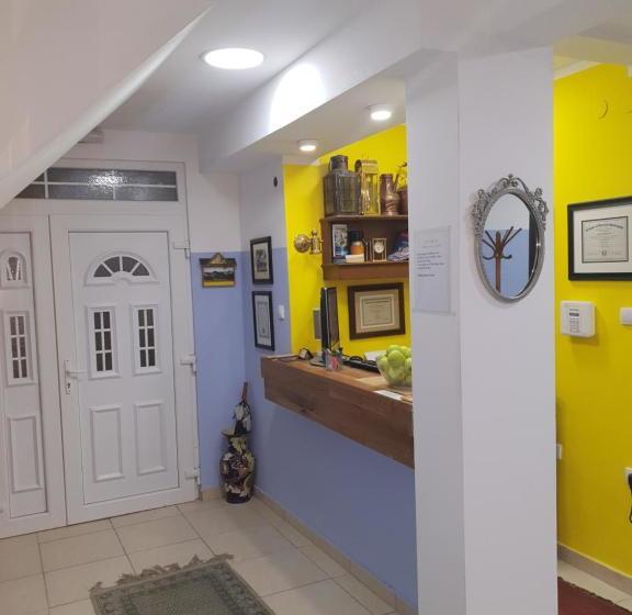 پانسیون Apartments And Rooms L E F T River Belgrade