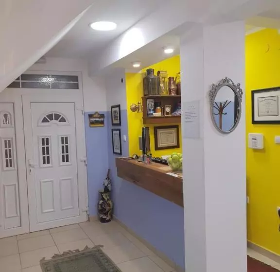 پانسیون Apartments And Rooms L E F T River Belgrade