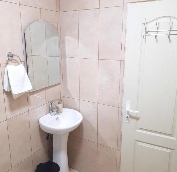 پانسیون Apartments And Rooms L E F T River Belgrade