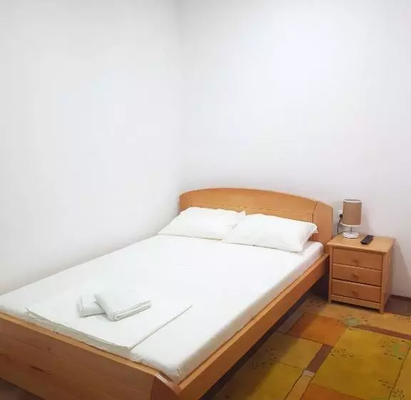 پانسیون Apartments And Rooms L E F T River Belgrade