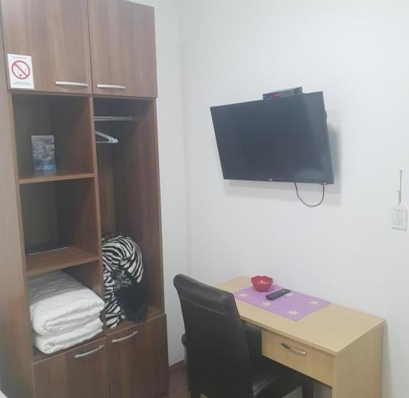 پانسیون Apartments And Rooms L E F T River Belgrade