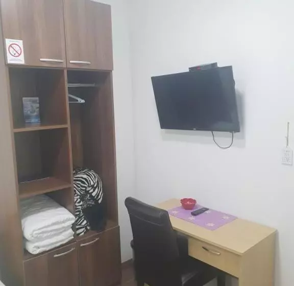 پانسیون Apartments And Rooms L E F T River Belgrade