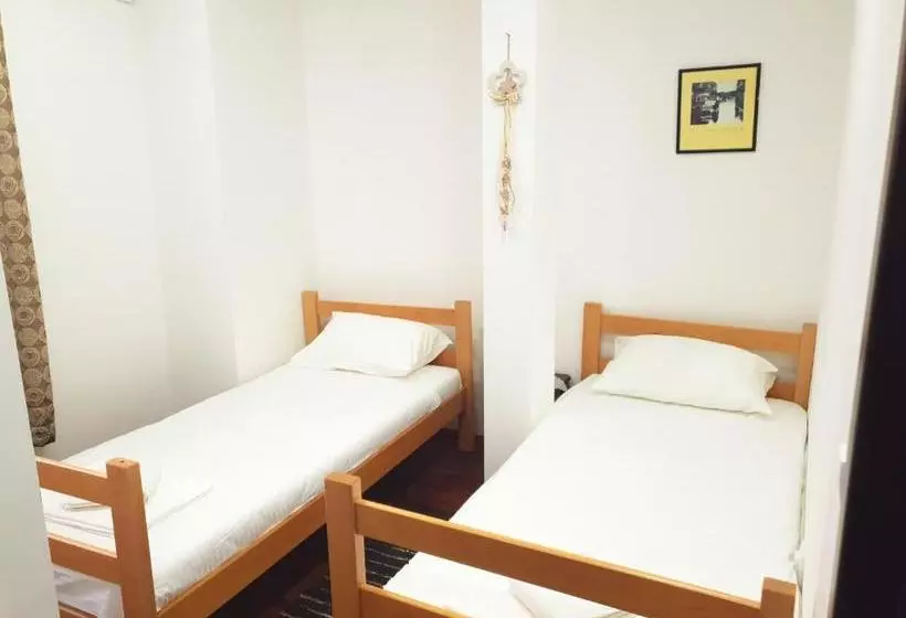 پانسیون Apartments And Rooms L E F T River Belgrade