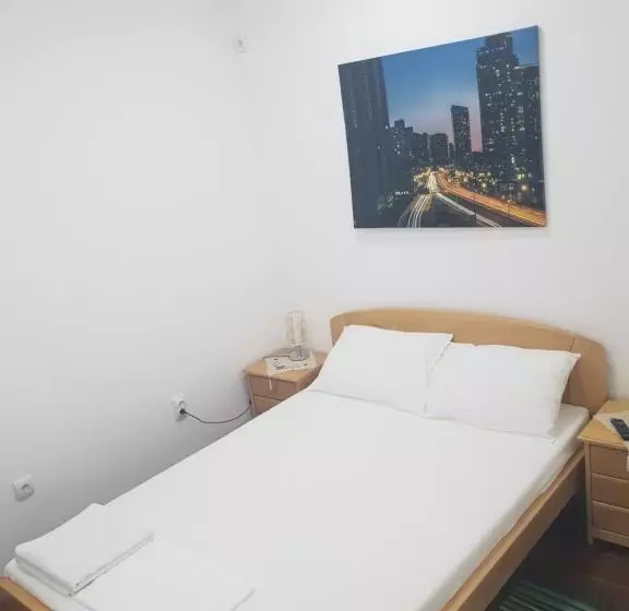 پانسیون Apartments And Rooms L E F T River Belgrade