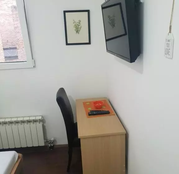 پانسیون Apartments And Rooms L E F T River Belgrade