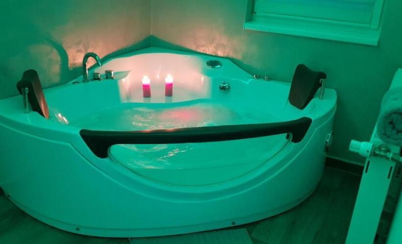 پانسیون Jacuzzi Room