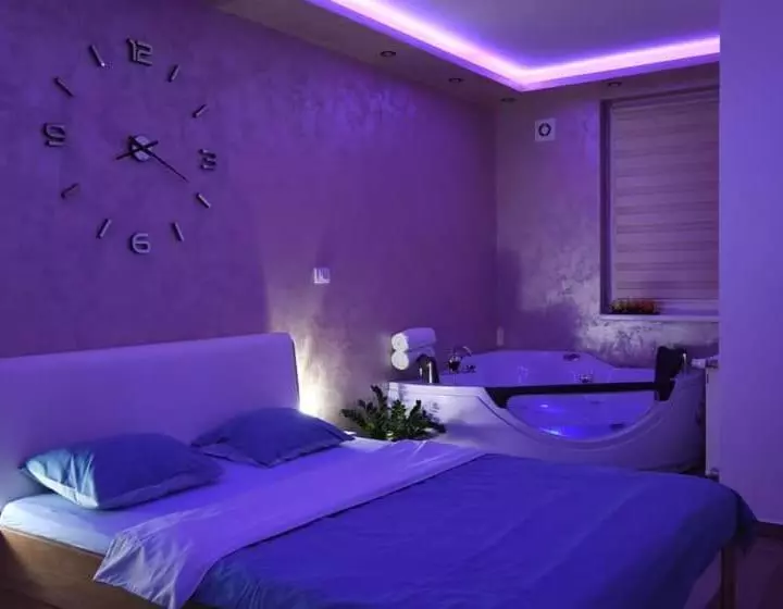 پانسیون Jacuzzi Room