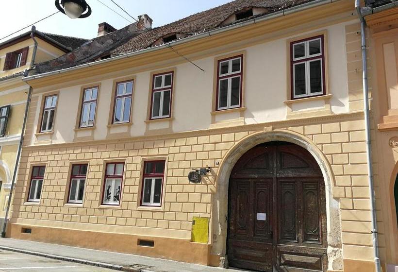 پانسیون Jules Home