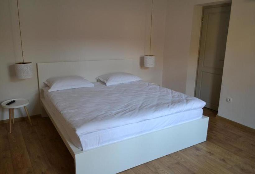 پانسیون Jules Home