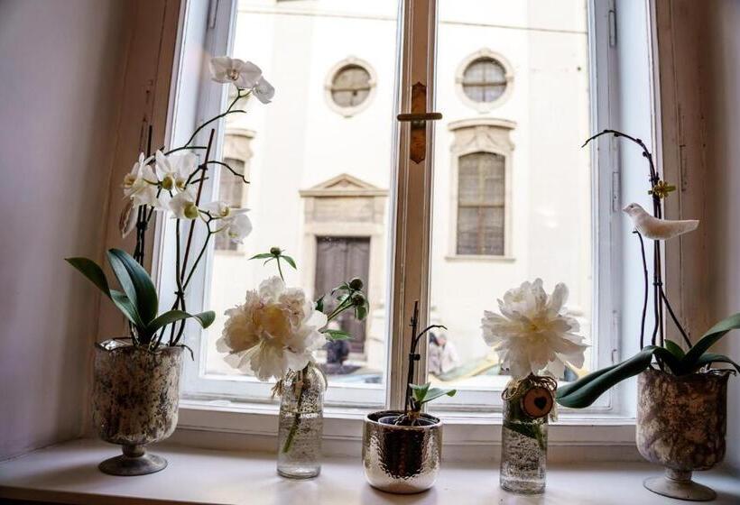 پانسیون Jules Home