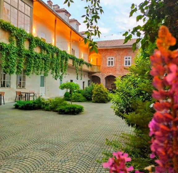 پانسیون Jules Home